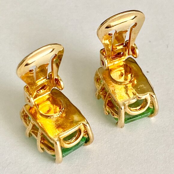 Vintage Green Glass Clip On Earrings Jeweled Cut Gold Plated Huggie 70's USA - Picture 6 of 10